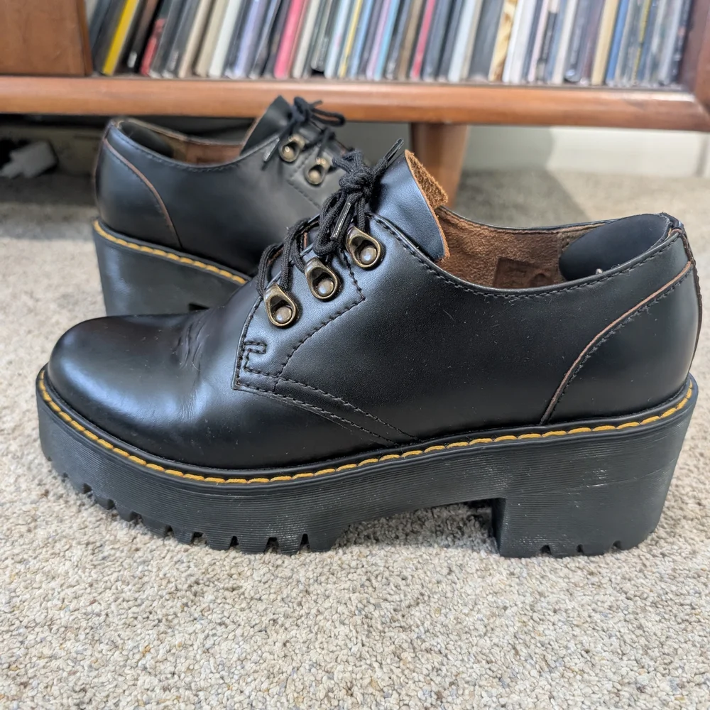 Dr. Martens Leona Lug Sole Platform Derby - Picture 3 of 7